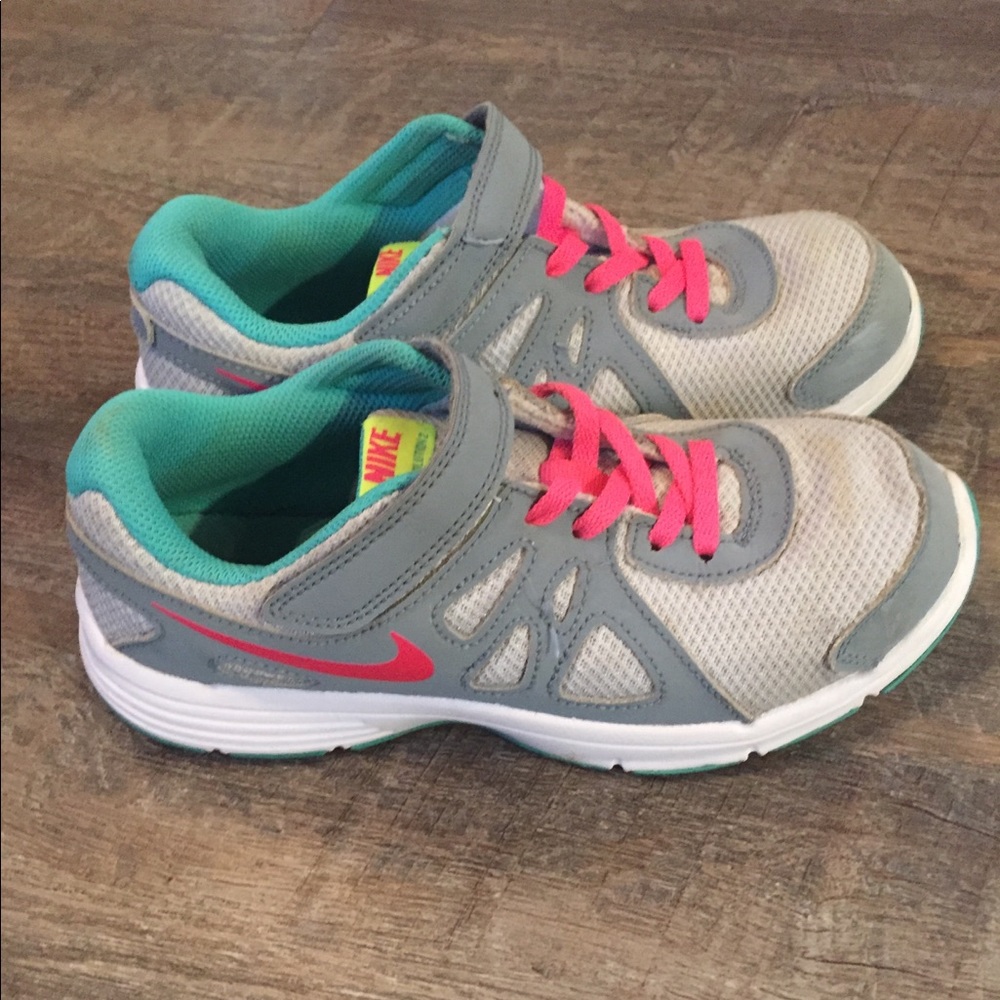 Nike revolution 2 youth size 3